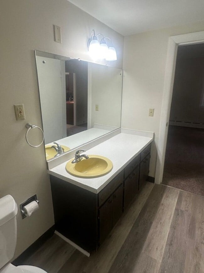 Building Photo - 132 S 5th Ave