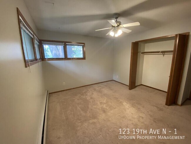 Building Photo - 123 19th Ave N