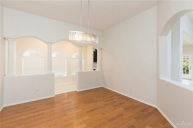 Building Photo - 18 San Armando St