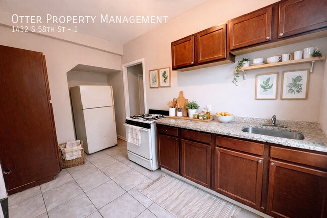 Building Photo - 1432 S 58th St