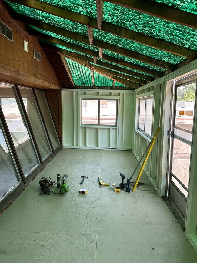 Building Photo - 207 20th Ave S