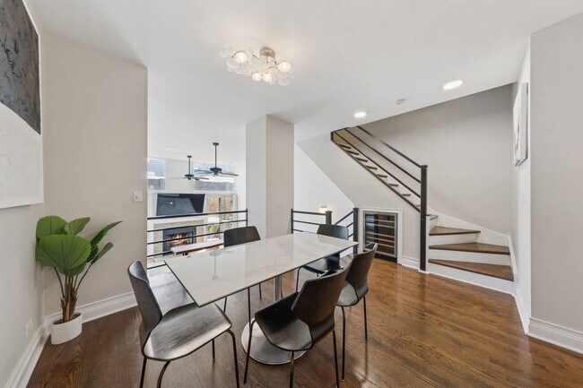 Building Photo - 657 N Carpenter St