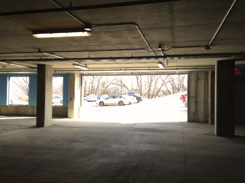 Building Photo - 420 Linden St