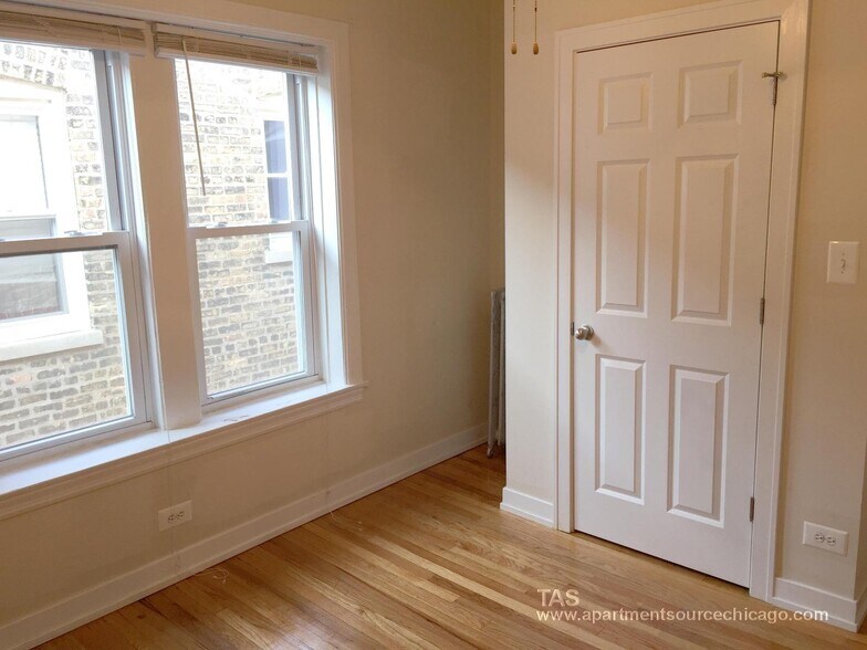 Building Photo - 4838 N Wolcott Ave