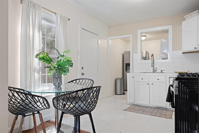 Building Photo - 1167 Ridgeway Dr