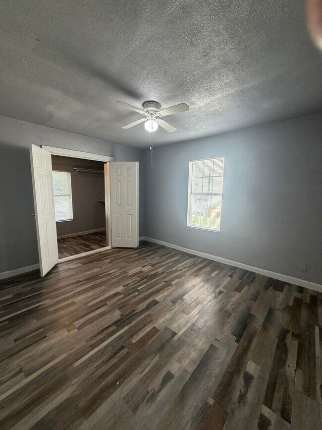 Building Photo - 3 Bedroom, 1 Bathroom Single-Family Home – Fort Worth, TX 76105