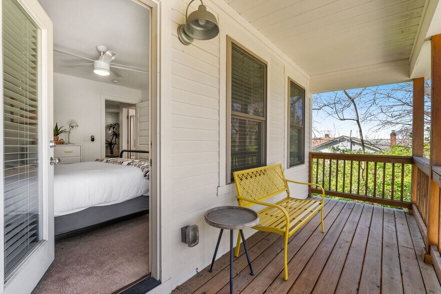 Building Photo - 559 Veritas St