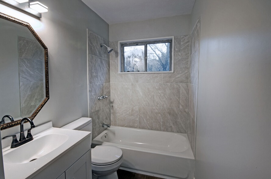 Building Photo - 4240 Azalea Dr