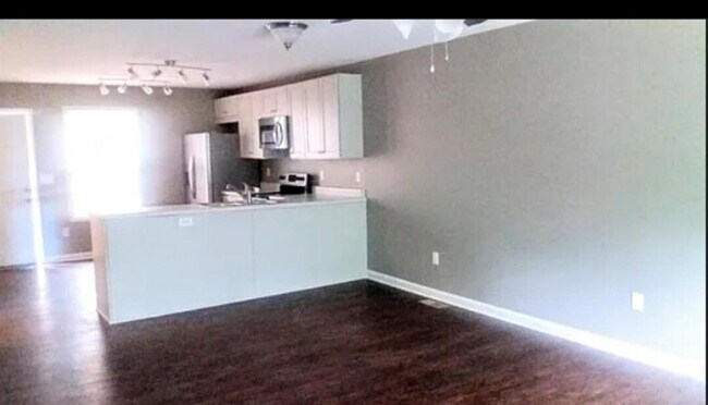 Building Photo - 184 Strickland Ave
