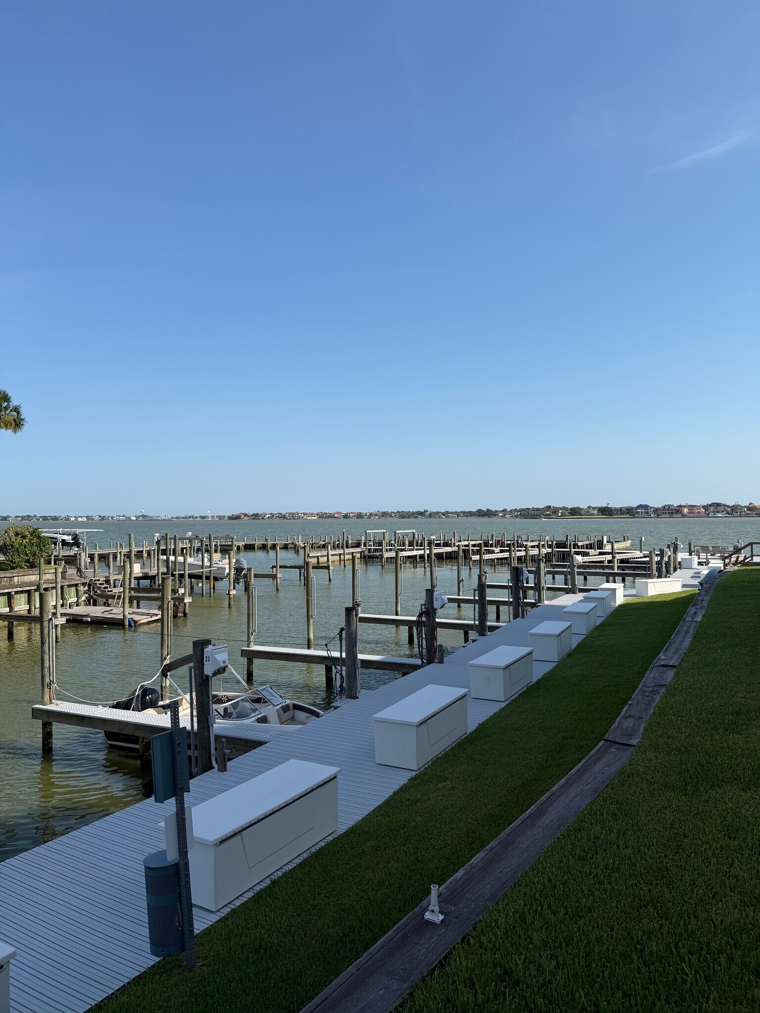 Building Photo - 104 Yacht Club Ln