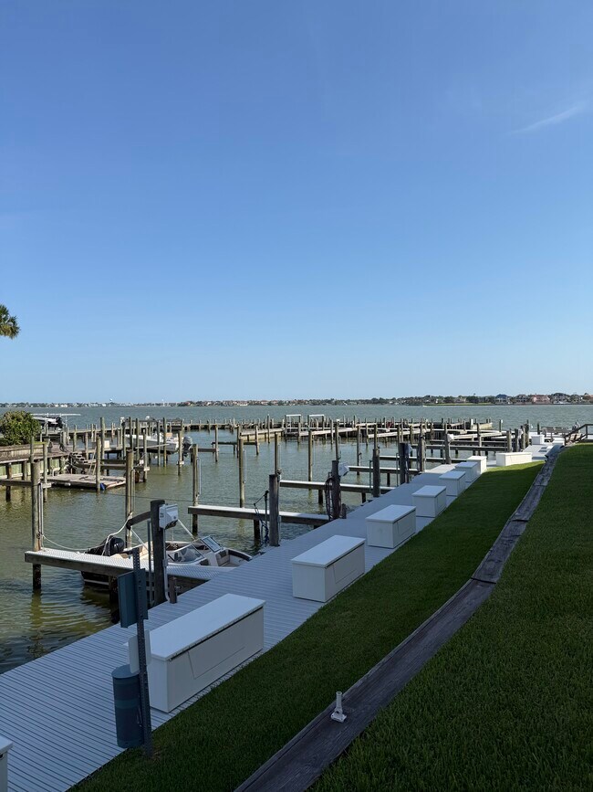 Building Photo - 104 Yacht Club Ln