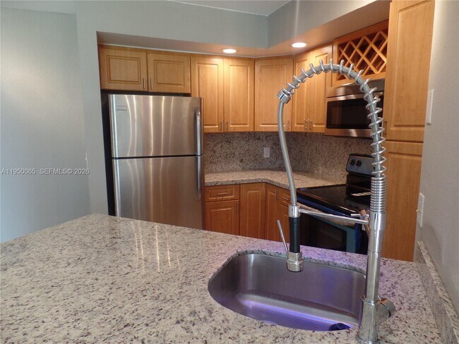 Building Photo - 3350 Pinewalk Dr N