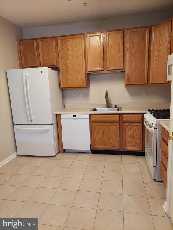 Building Photo - 8089 Brookstone Ct