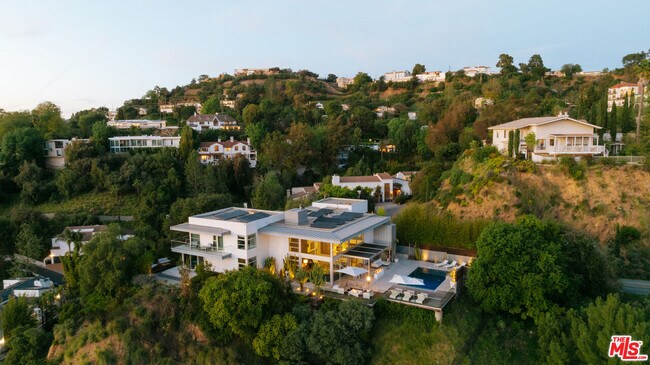 Building Photo - 2651 Nichols Canyon Rd