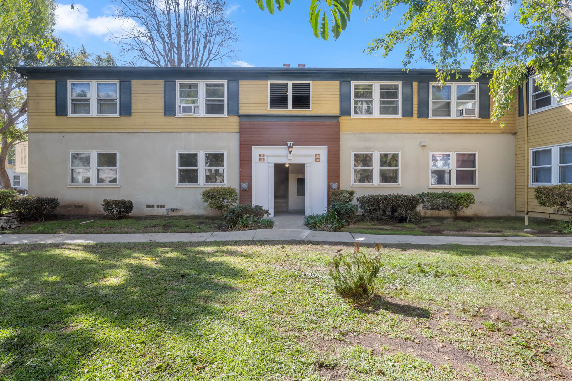 Building Photo - 8734 Belford Ave