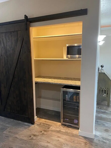 Building Photo - 300 Columbia Point Dr