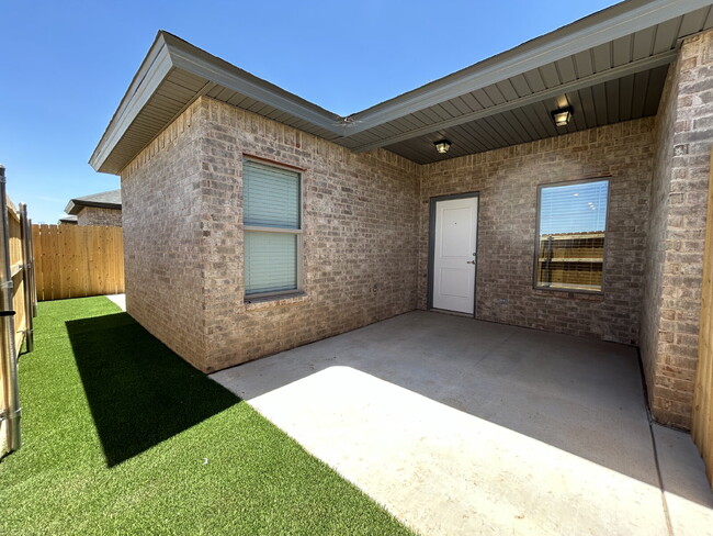 Building Photo - Brand New Duplex in Frenship East!
