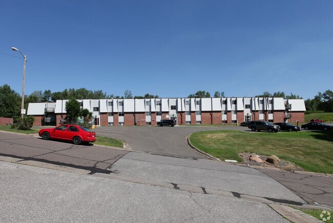 Building Photo - Newly Remodeled 2 Bedroom Unit in Family a...