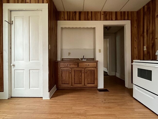 Building Photo - tb412