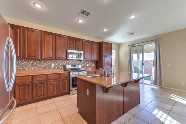 Building Photo - Beautiful 4 Bedroom, 2 Story Home in Henderson