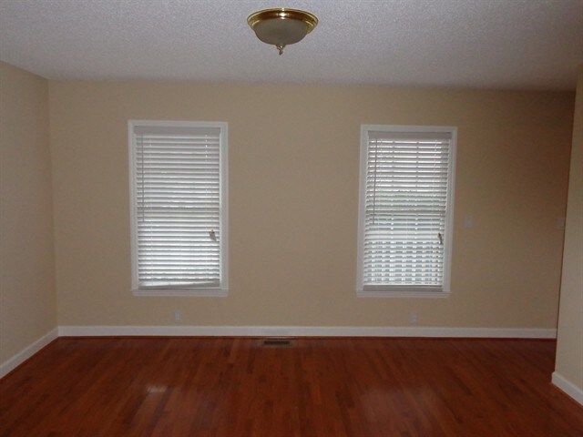 Building Photo - 946 George Place Dr