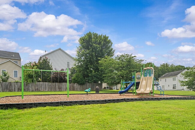 Building Photo - Welcome home to this well-maintained 4-bedroom, 2.5-bath home that offers space to grow!