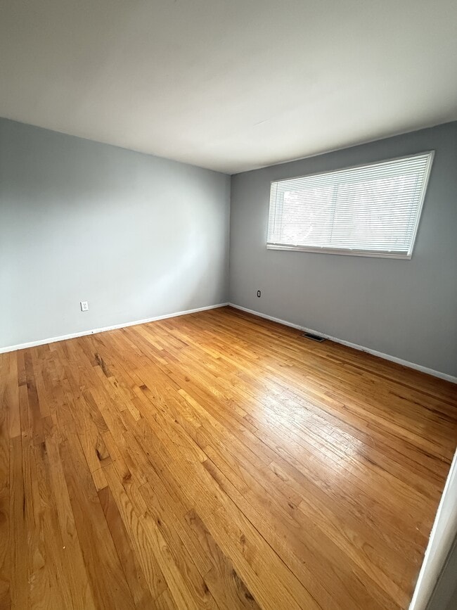 Building Photo - 176 N Christine Cir