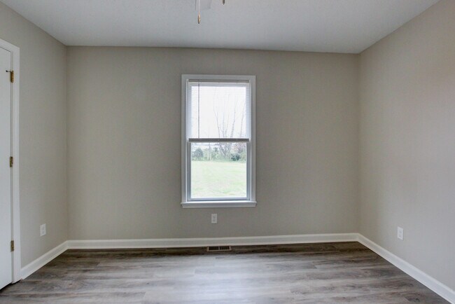 Building Photo - 2481 Clarksville Rd