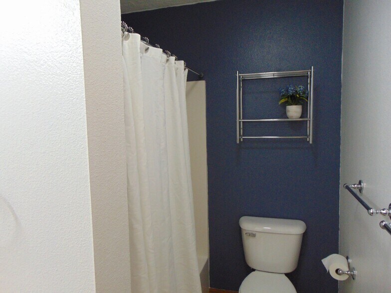 Building Photo - 10151 Sutton Dr