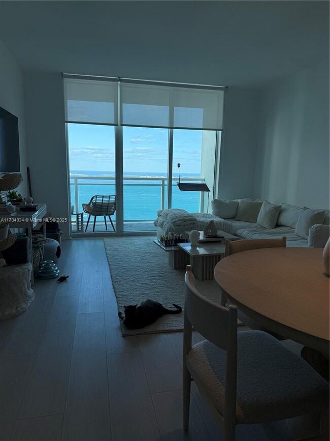 Building Photo - 951 Brickell Ave
