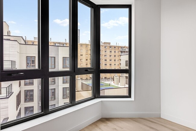 Building Photo - The Bay