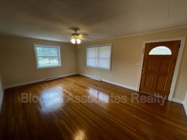 Building Photo - 1542 N Tremont Dr