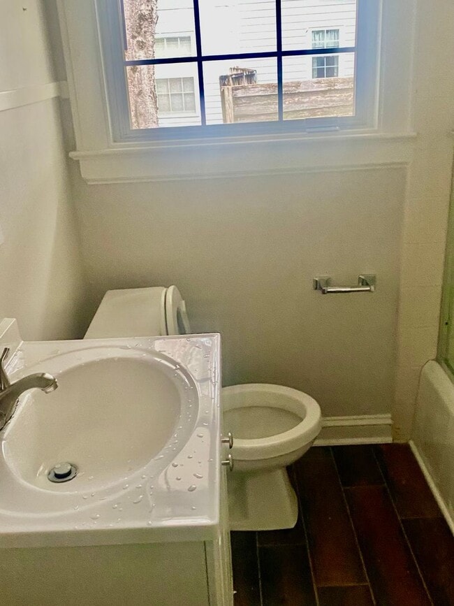 Building Photo - Charming 2-Bedroom Duplex for Lease – South Highlands