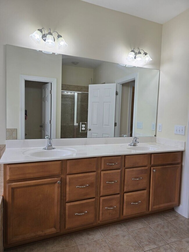 Building Photo - NEW LISTING in Cary NC!!