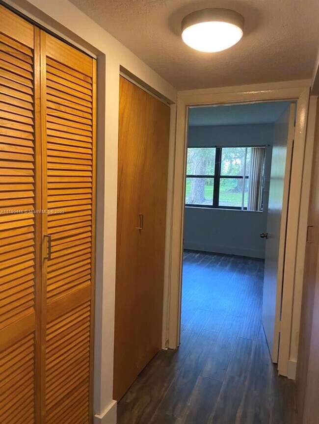 Building Photo - 461 Ives Dairy Rd