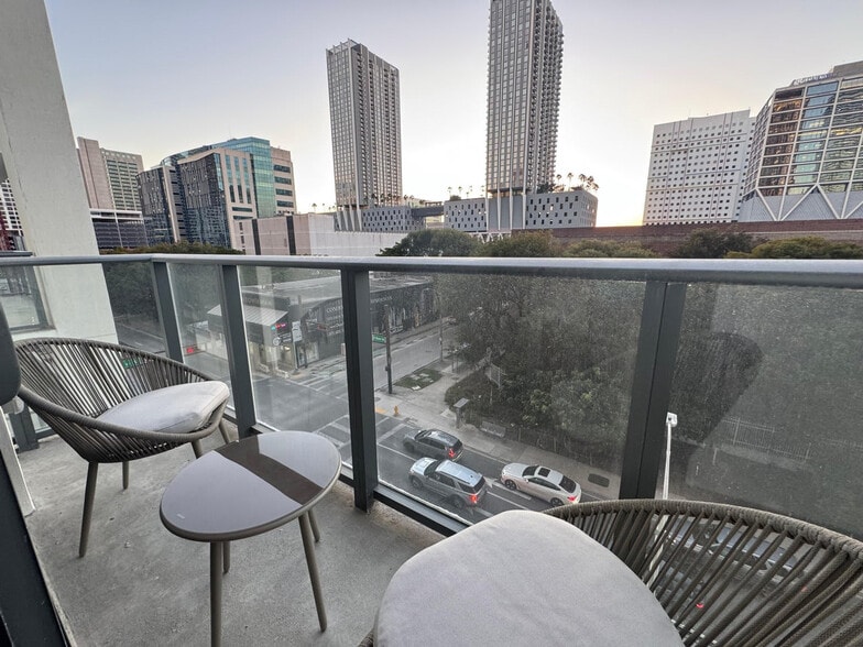 Building Photo - 11 NE 6th St