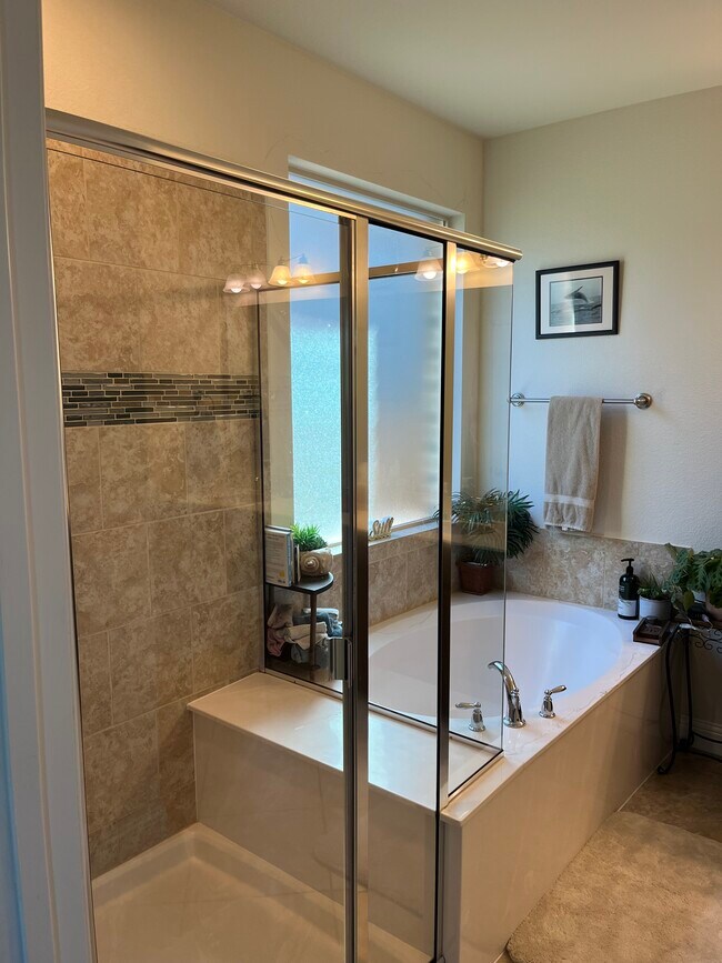 Master bath - 136 Peace Pl