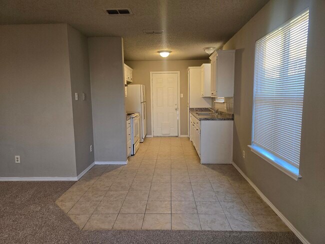 Building Photo - 813 Ute Ave