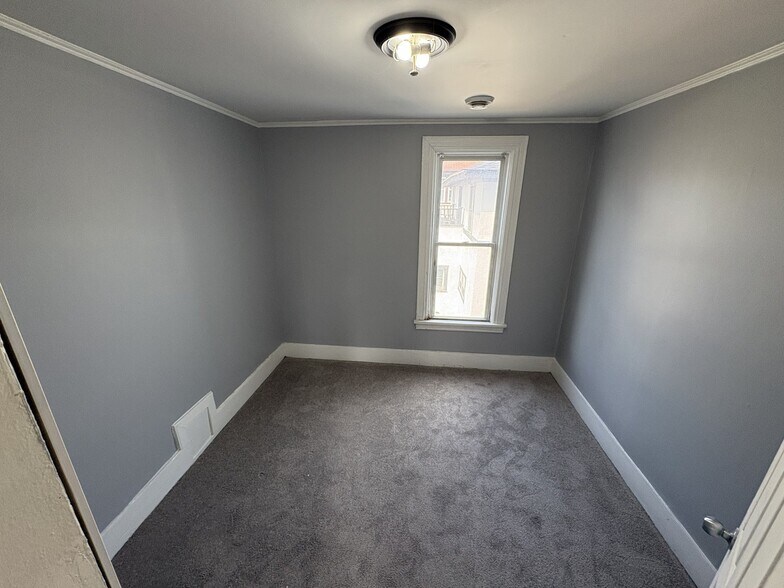 Building Photo - 2811 N Lyndale Ave