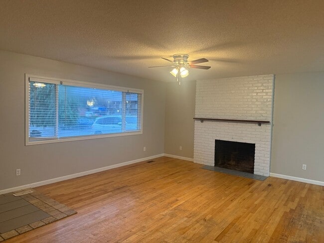 Building Photo - Charming 3 Bedroom with a Living Room, Sun Room,Huge Fenced Yard & More!