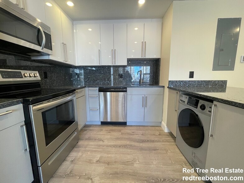 Building Photo - 1028a Commonwealth Ave