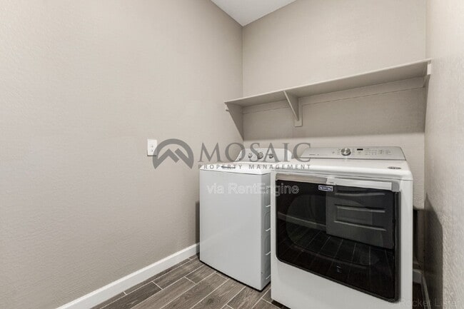 Building Photo - 12116 W Wier Ave