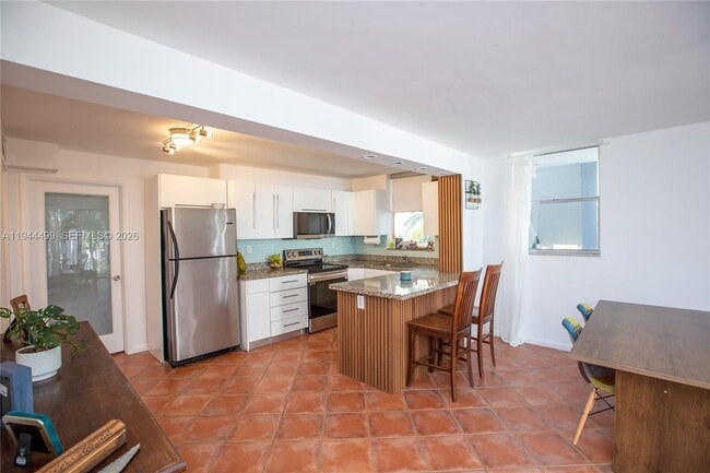 Building Photo - 1801 S Treasure Dr