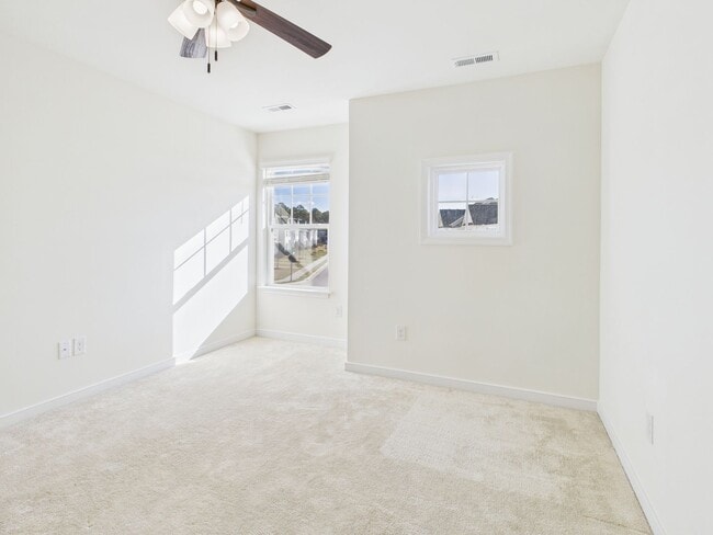 Building Photo - 6600 Wy Pt Dr