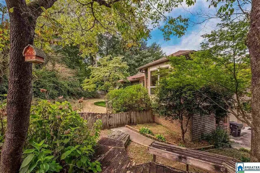 Building Photo - 1229 Edinborough Ln