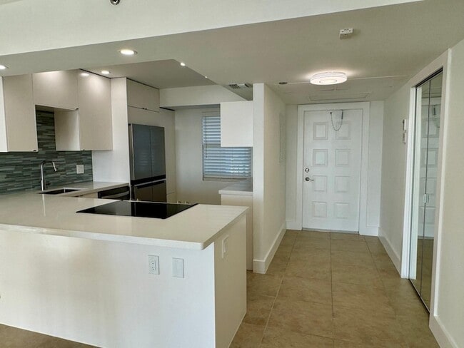 Building Photo - 3095 N Course Dr