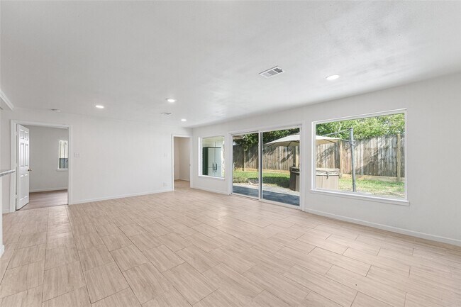 Building Photo - 5010 W 43rd St