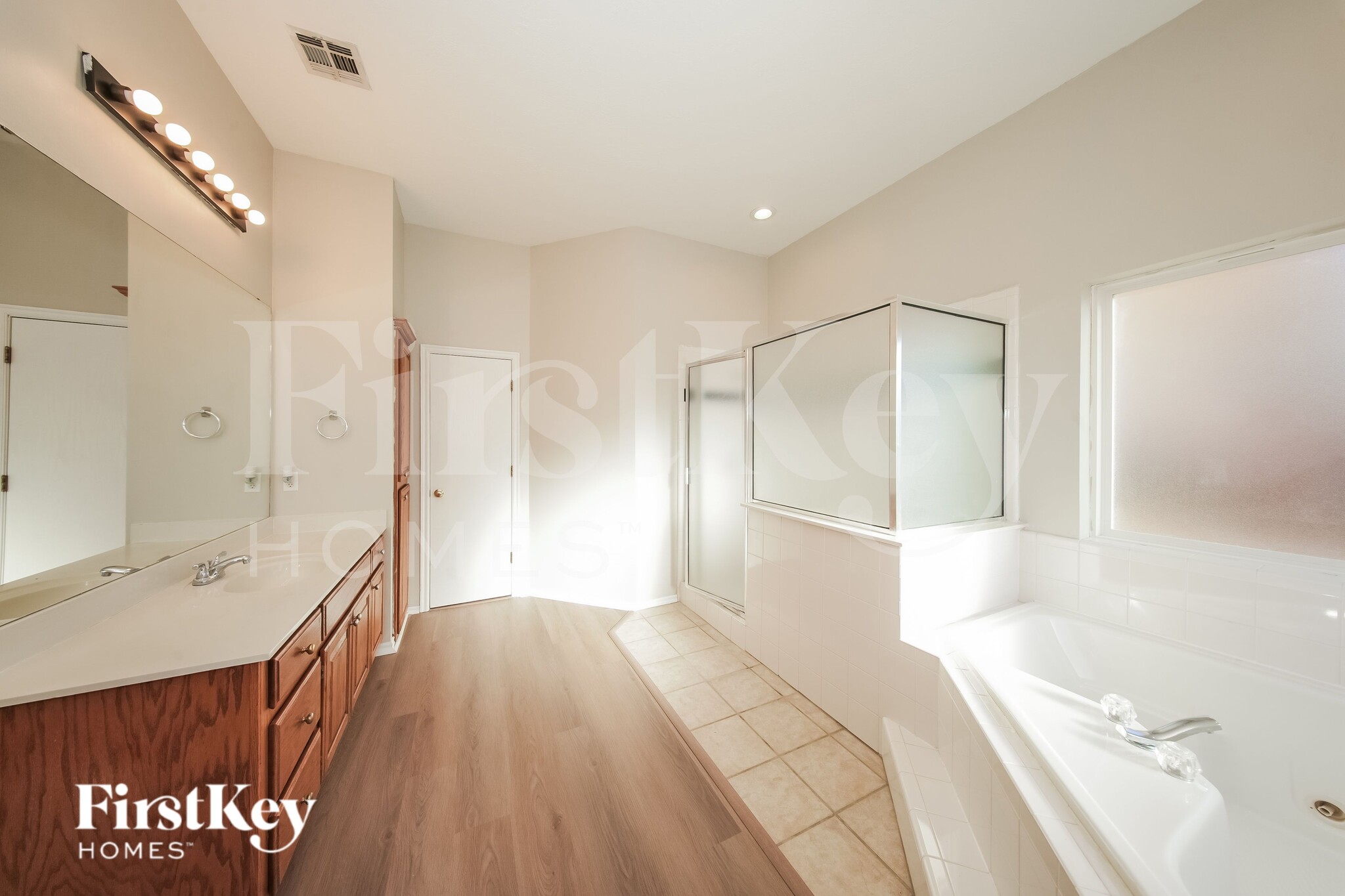 Building Photo - 12533 Youngs Pl