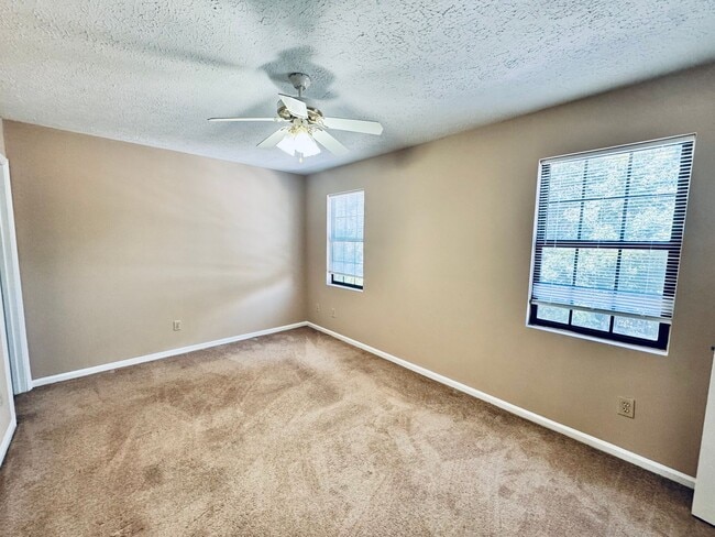 Building Photo - 30 Beacon Ct