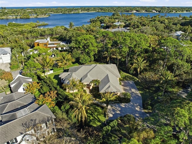 Building Photo - 12012 SE Laurel Ln